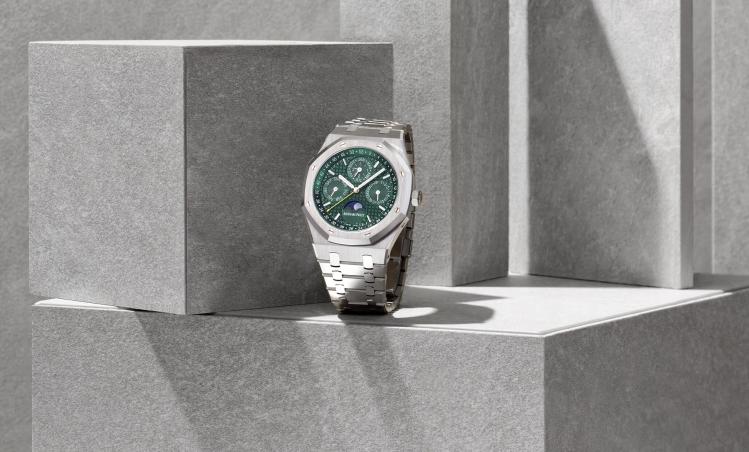 愛彼推出全新皇家橡樹萬年曆限量腕錶 慶祝與譽(yù)一鐘錶的夥伴關(guān)係